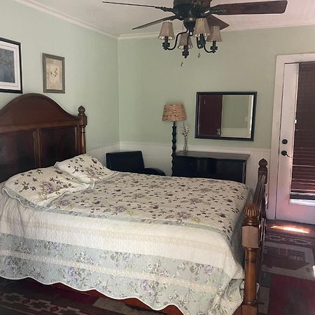 Guerneville Lodge מראה חיצוני תמונה