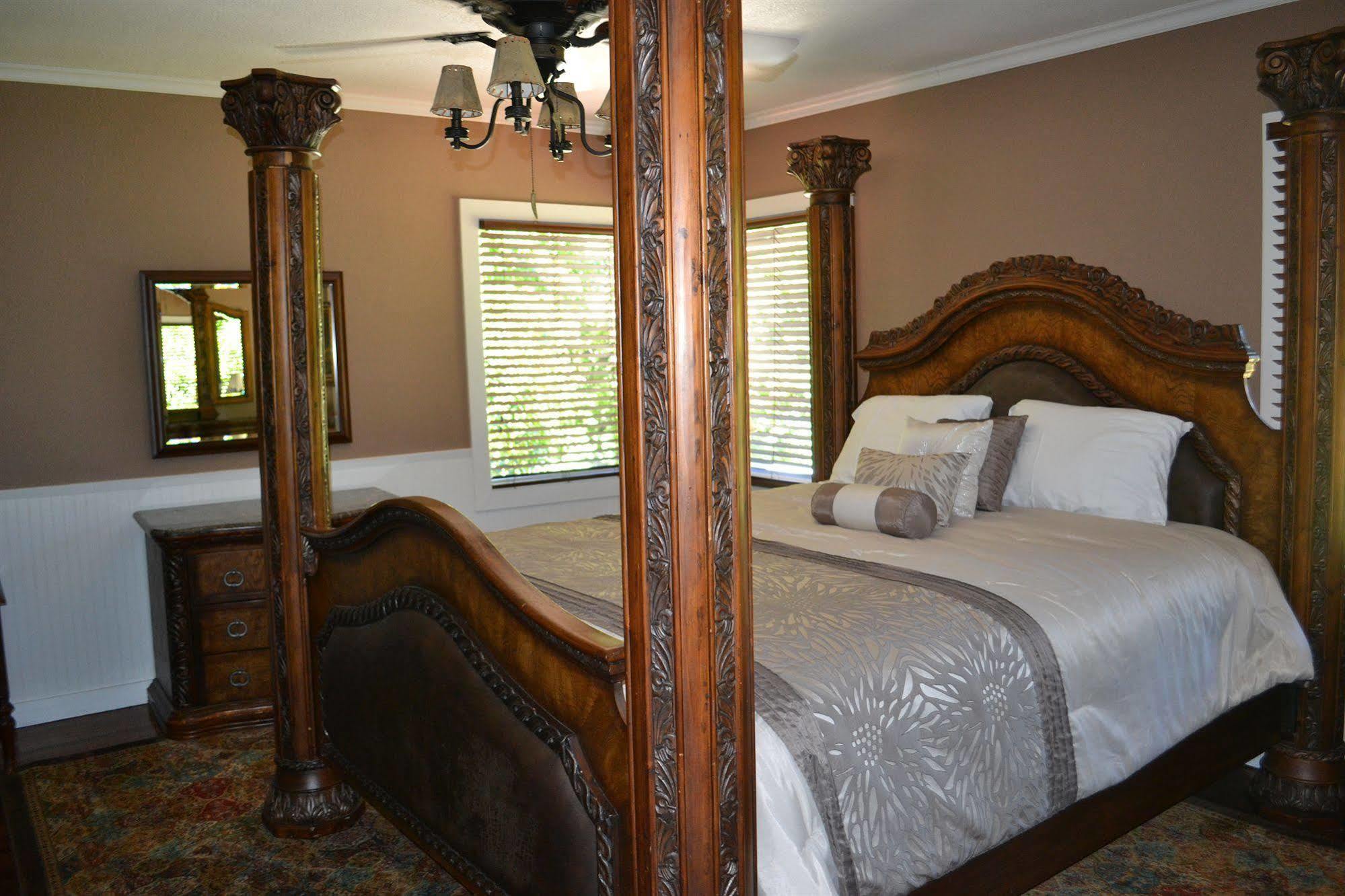 Guerneville Lodge מראה חיצוני תמונה